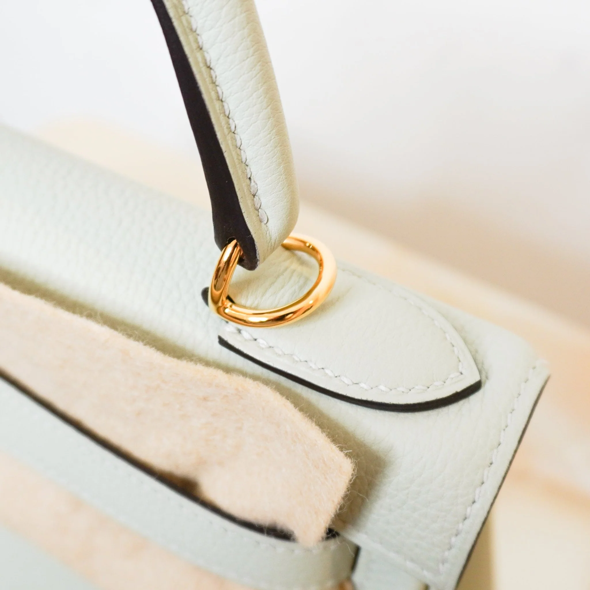 NEW Hermès Kelly 28 Gris Neve Togo Retourne Gold Hardware | Authentic Preloved - Image 13