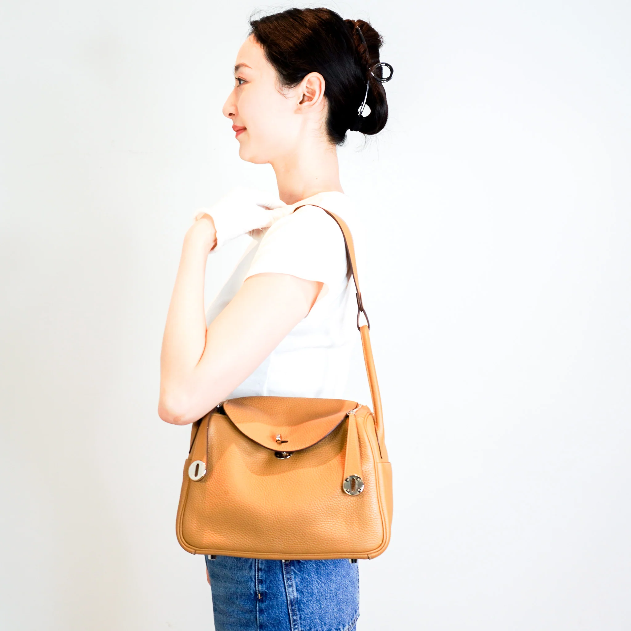 Hermès Lindy 26 in Biscuit RRP £7260 | Authentic Preloved - Image 10